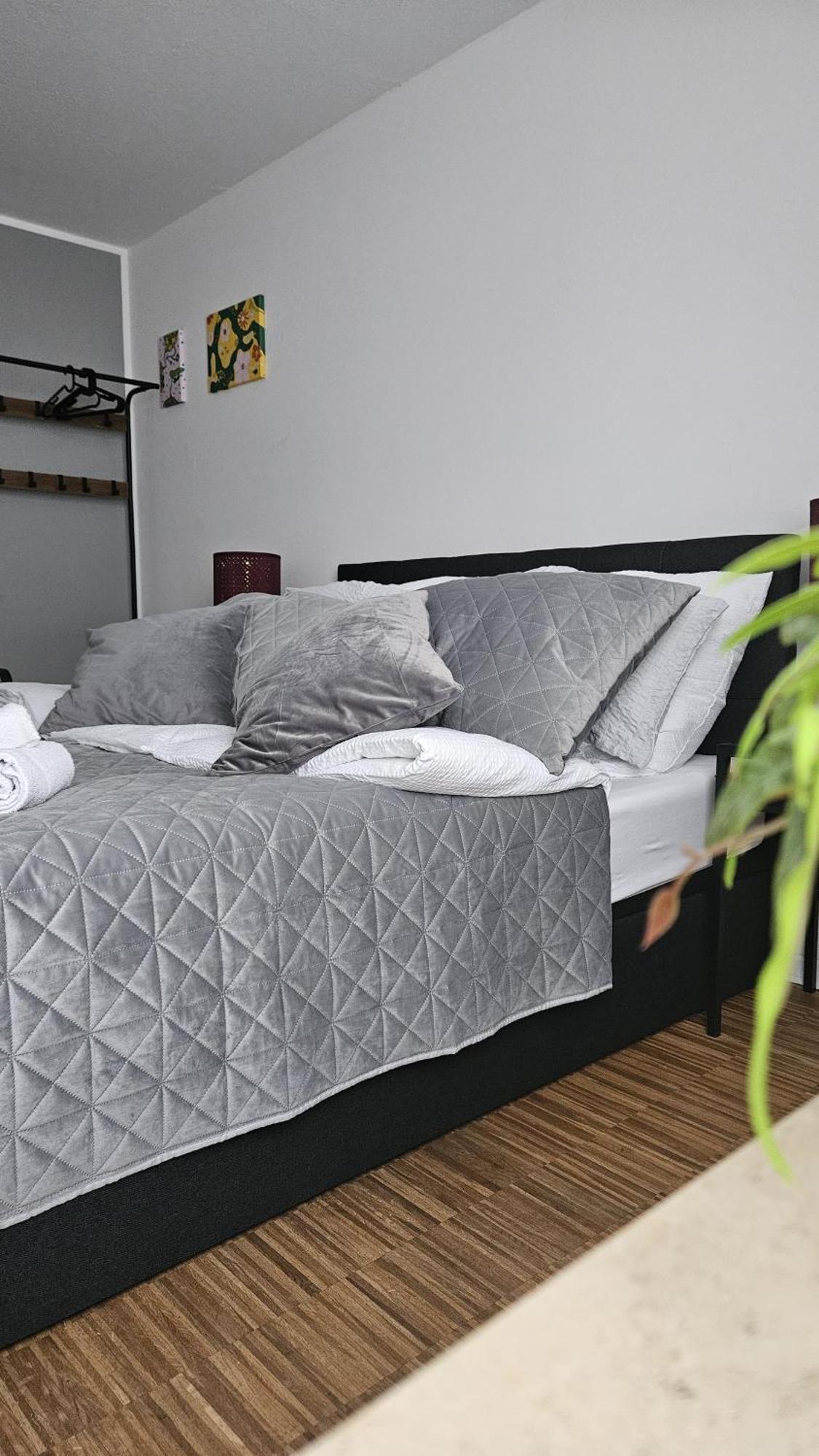 80 M2 Moderne Und Zentrale Wohnung In Hannover Mit Eigenem Parkplatz Bagian luar foto